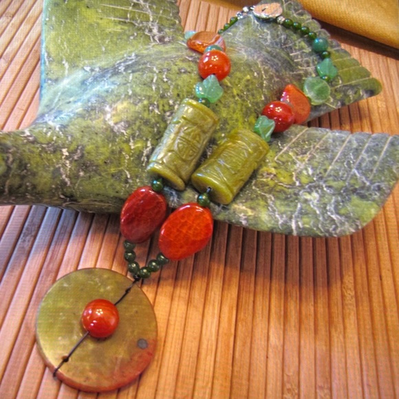 Jewelry - Multi stone necklace NWOT